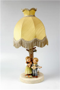 HAPPY DAYS Table Lamp   (Hummel 232, 9 3/4" tall)