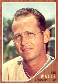 1962 Topps Baseball Card #129 Lee Walls (Striped or Plain Shirt)