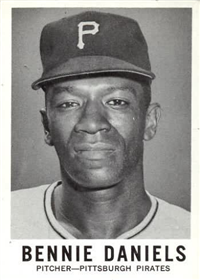 1960 Leaf Baseball Card  #7  Bennie Daniels