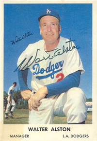 1961 Bell Brand Dodgers Baseball Card  #24  Walt Alston  (Hall of Fame)
