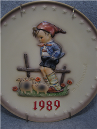 1989 FARM BOY 19th Annual 7-1/2 inch Plate  (Hummel 285, TMK 6)