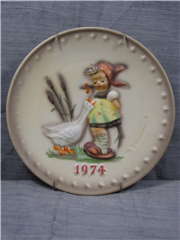 1974 GOOSE GIRL 4th Annual 7-1/2 inch Plate  (Hummel 267, TMK 5)