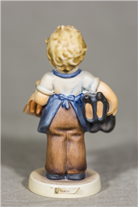 BOOTS 5 inch Figurine (Hummel 143/0, TMK 5)