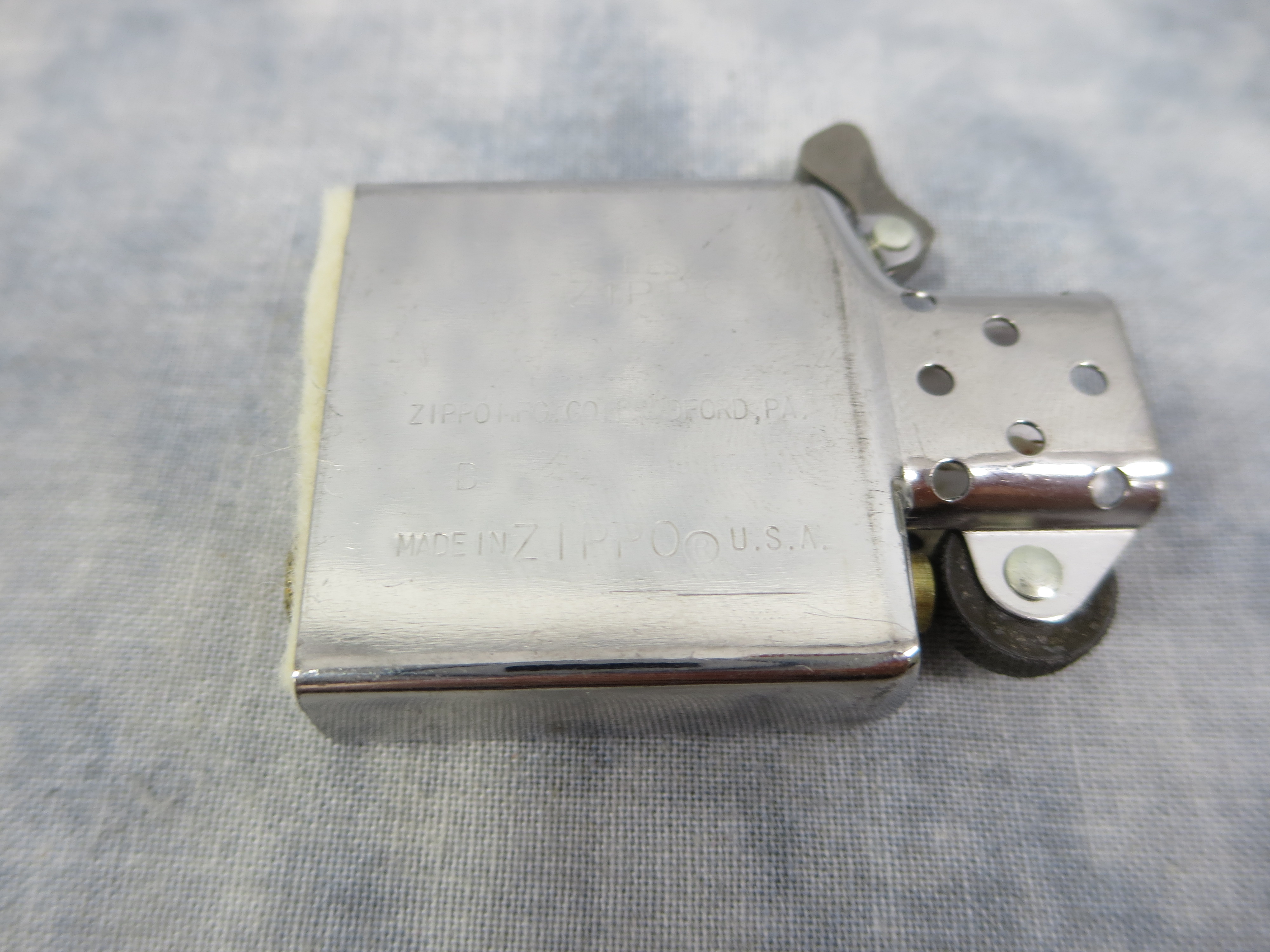 Value of 1935 VARGA GIRL EMBLEM Polished Chrome Lighter With Tin 