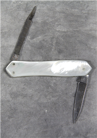 1916-1950 VALLEY FORGE Mother of Pearl 2-Blade