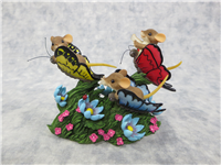 CATCHING UP WITH FRIENDS 3-5/8 inches Mouse/Butterfly Figurine (Charming Tails, Enesco, 89/239, 2008)