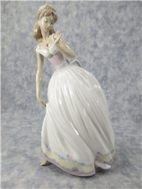 CINDERELLA 'The Glass Slipper' 10-1/4 inch Porcelain Figurine  (Lladro, #5957)