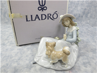 NOT TOO CLOSE 5-1/2 inch Porcelain Figurine  (Lladro, #5781, 1990)