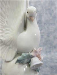 MESSAGE OF PEACE 10-1/2 inch Porcelain Tree Topper (Lladro, #6587, 1998)