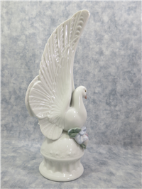 MESSAGE OF LOVE 10-1/2 inch Porcelain Tree Topper (Lladro, #6643, 1998)