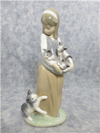 FOLLOWING HER CATS 9-1/2 inch Porcelain Figurine  (Lladro, #1309)