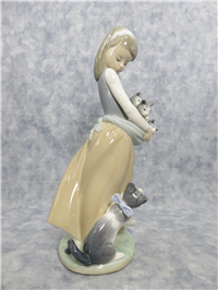 FOLLOWING HER CATS 9-1/2 inch Porcelain Figurine  (Lladro, #1309)