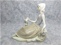 SHEPHERDESS WITH DOVE  6-1/2 inch Porcelain Figurine  (Lladro, #4660)