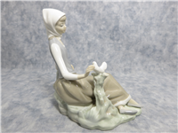 SHEPHERDESS WITH DOVE  6-1/2 inch Porcelain Figurine  (Lladro, #4660)