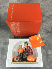 Norman Rockwell GHOSTLY GOURDS Grand Pals Four Seasons 7" Figurine (Gorham)
