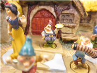 Snow White & The Seven Dwarfs Olszewski Minature Figurines & 944-D House Display (Goebel, The Disney Collection, 1987)