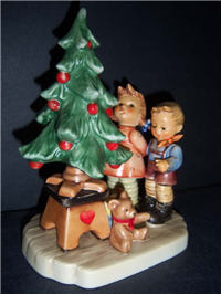 WONDER OF CHRISTMAS Figurine   (Hummel 2015)