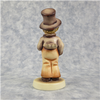 STREET SINGER 5-1/4 inch Figurine   (Hummel 131, TMK 6)