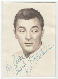 ROBERT MITCHUM (1917-1997, Actor) Authentic Signed Publicity Photo circa 1940s